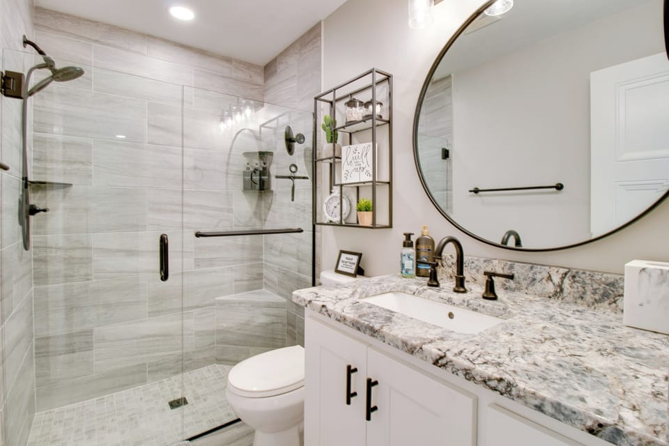 Full Bathroom | Main Floor | Complimentary Toiletries