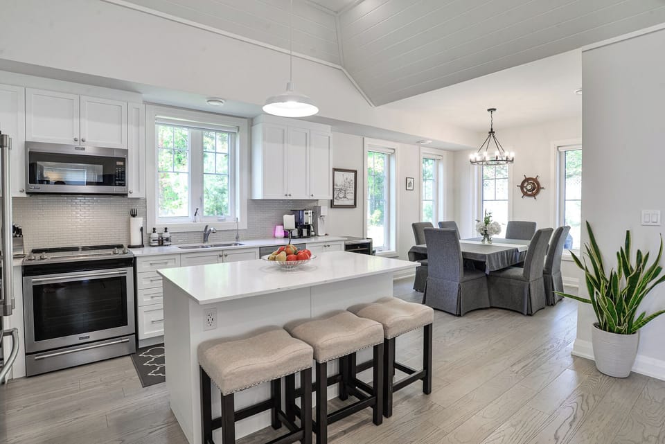 Port Carling Kitchen-Dining Room