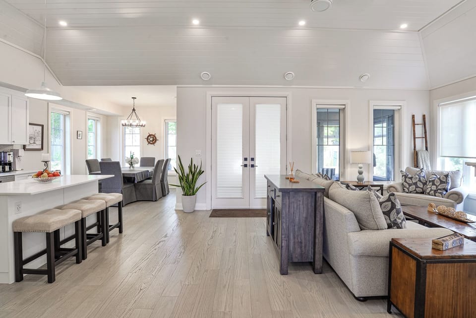 Port Carling Family Room-Kitchen