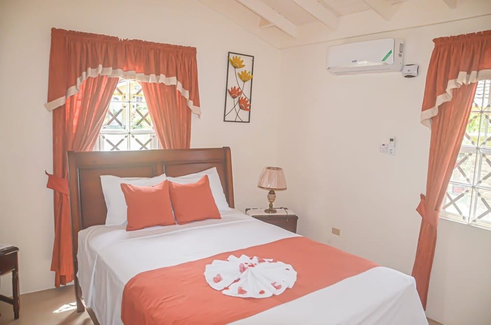 Deluxe House | 2 bedrooms, iron/ironing board, WiFi (free)