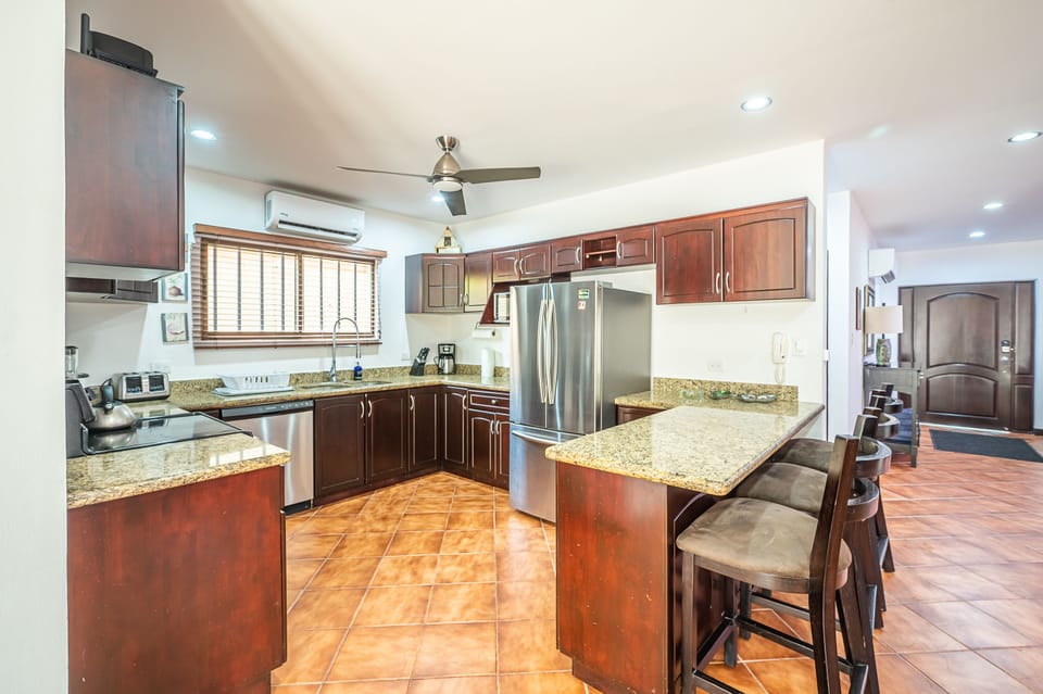 Fully furnished kitchen