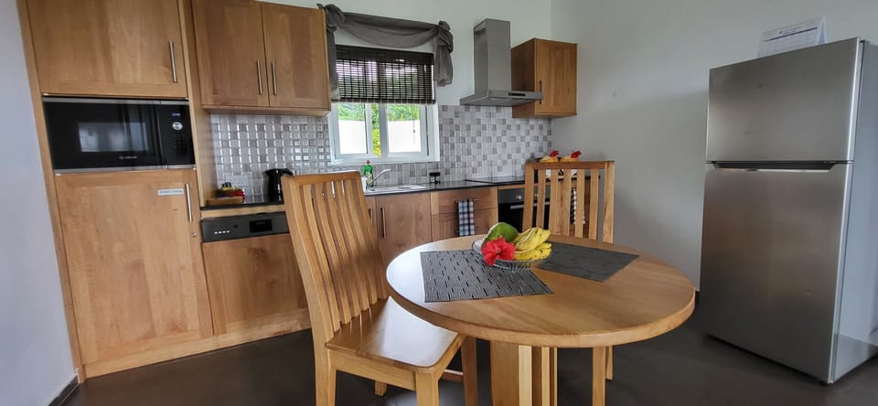 Deluxe Villa, Bay View | Private kitchen | Full-size fridge, microwave, oven, stovetop