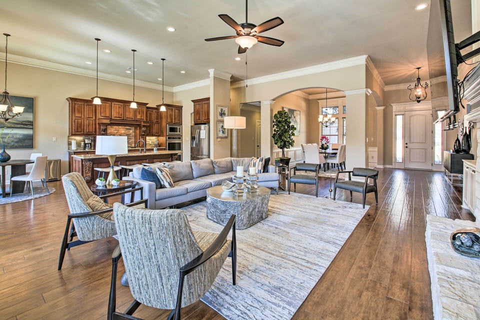Living Room | 2,600 Sq Ft | Free WiFi | Smart TV | Central Heat & A/C