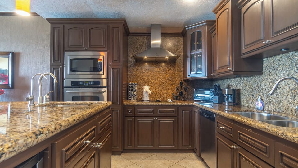 Spacious Kitchen with Granite countertops and high end cabnitry give you an upscale feel
