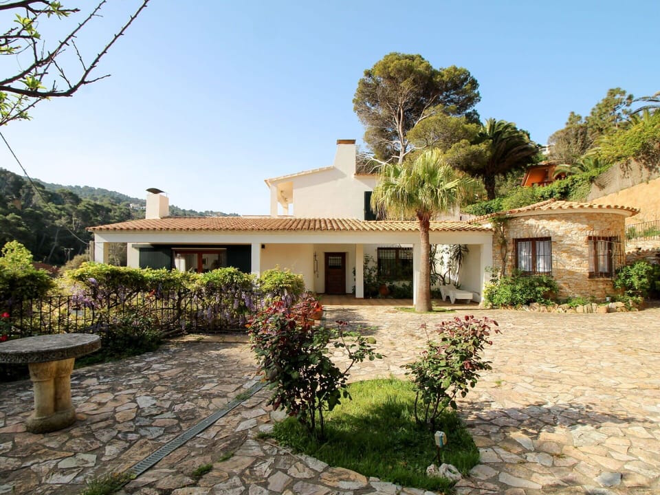 Home, House, Roof, Cottage, Estate, Farmhouse, Garden, Hacienda, Landscaping, Villa