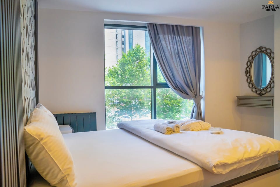 Elite Suite | Premium bedding, down comforters, desk, laptop workspace