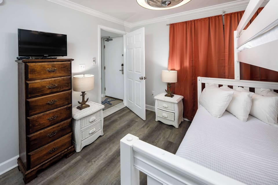 Second bedroom with bunk beds (Twin over double)