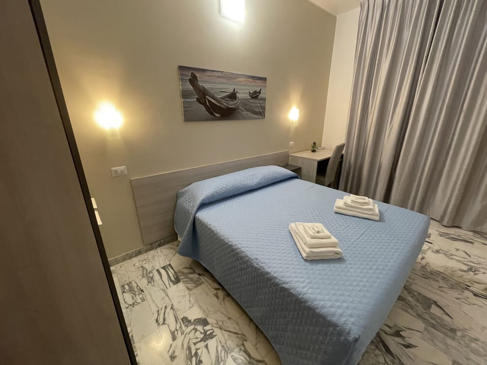 Comfort Room, 1 Double Bed, Ensuite, City View | Egyptian cotton sheets, premium bedding, down comforters