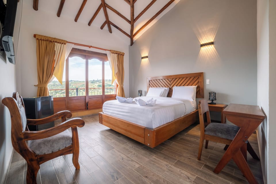 Hypo-allergenic bedding, down comforters, desk, free WiFi