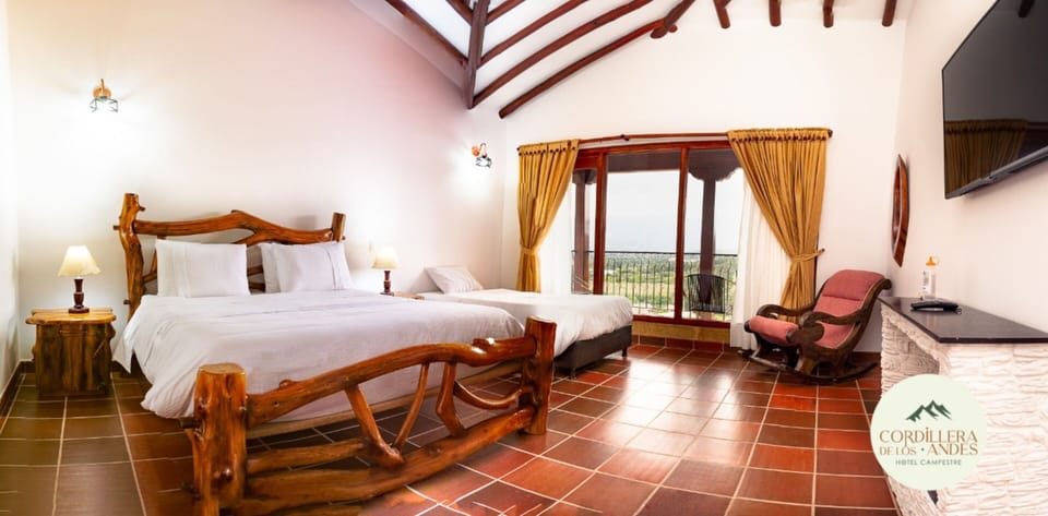 Triple Room | Hypo-allergenic bedding, down comforters, desk, free WiFi