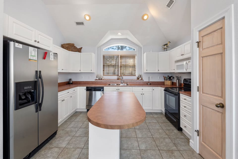 CL543: Catch N Relax | Top Level Kitchen