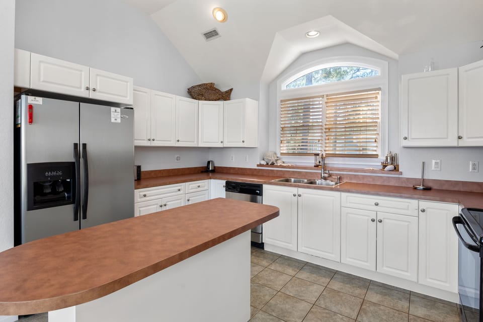 CL543: Catch N Relax | Top Level Kitchen