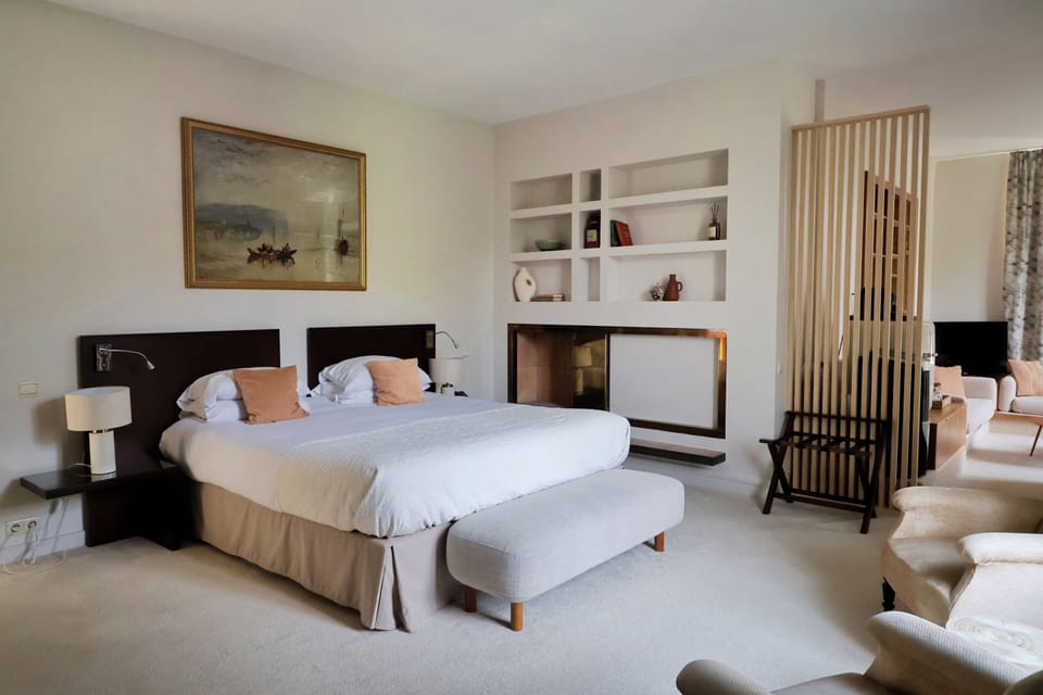 Signature Suite, Air conditioning | Premium bedding, pillowtop beds, minibar, in-room safe