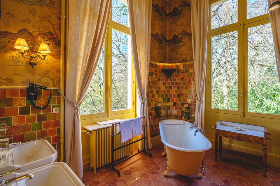 Executive Suite, Air conditioning | Bathroom | Hair dryer, bathrobes, towels, soap