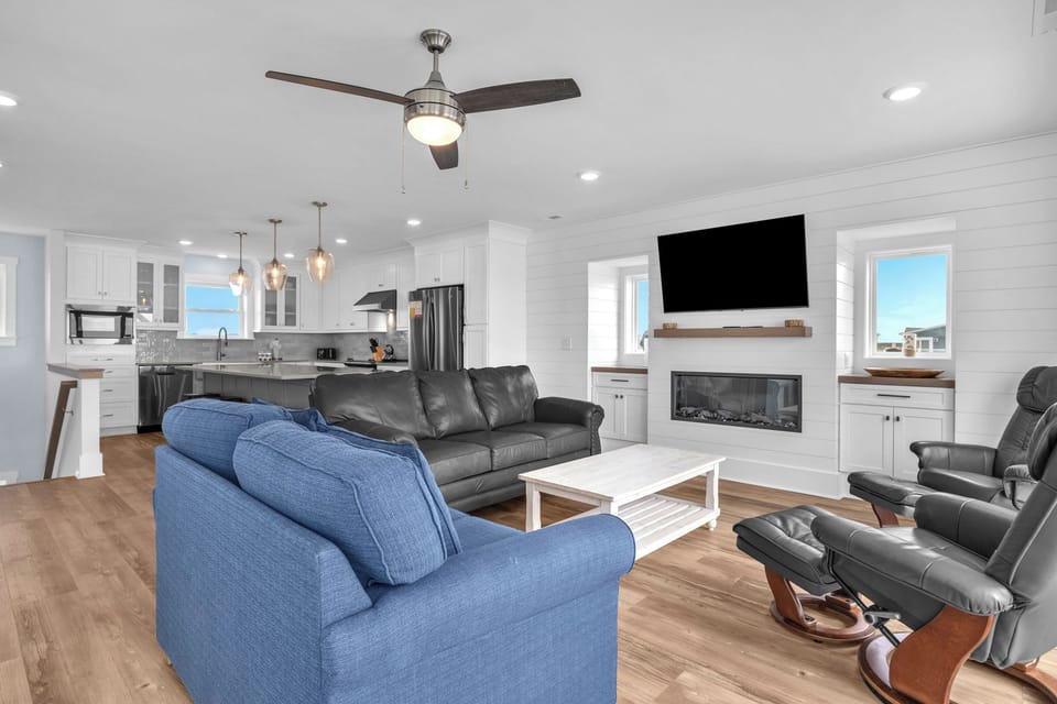 Living Area - 3rd Level South