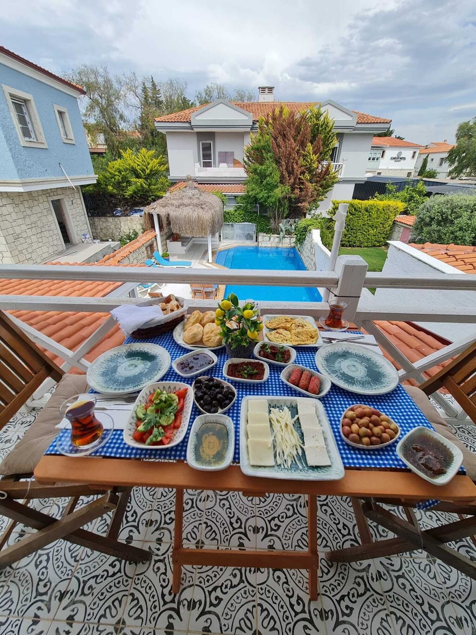 Daily local cuisine breakfast for a fee