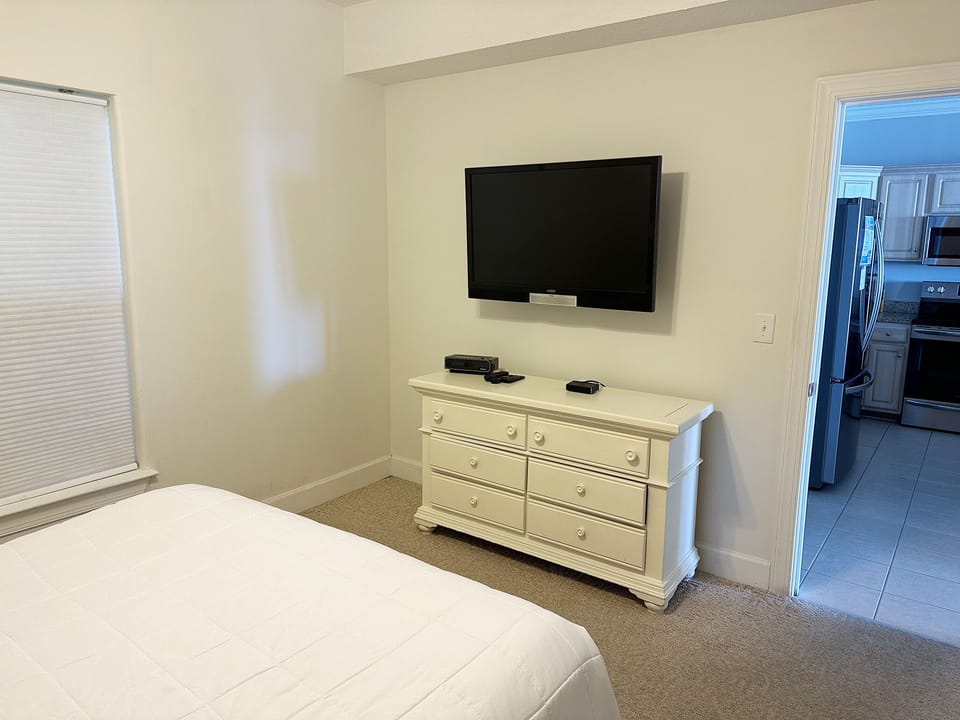 Guest bedroom