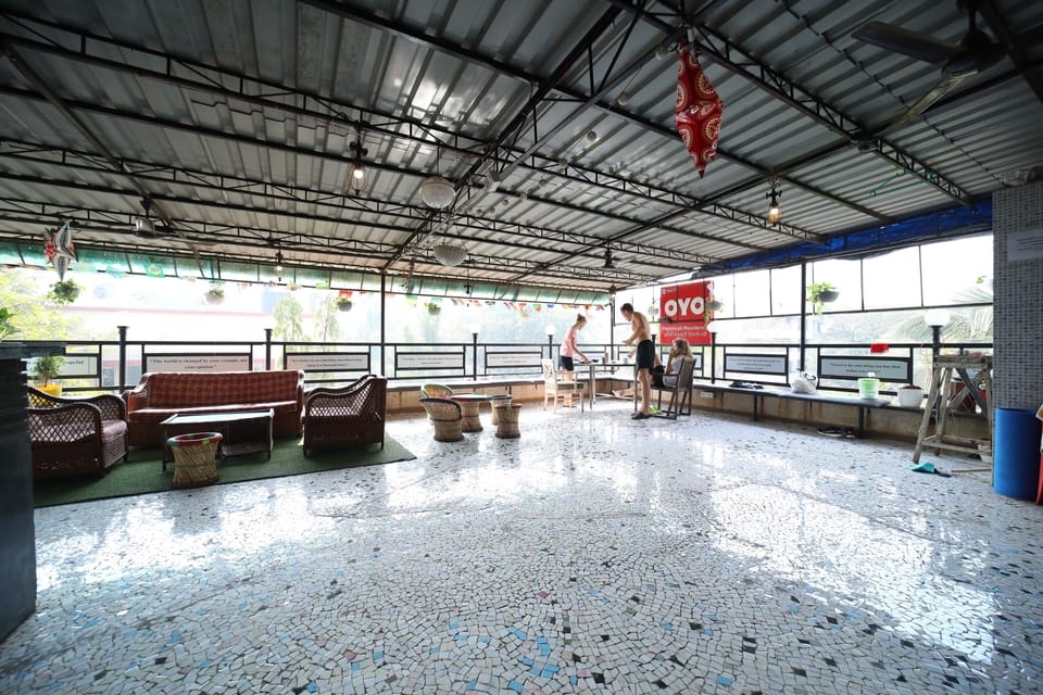 Deluxe Shared Dormitory | Living area