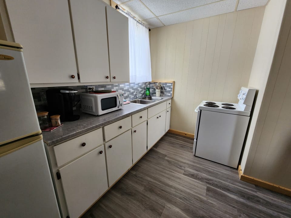 Deluxe Apartment | Private kitchen | Highchair