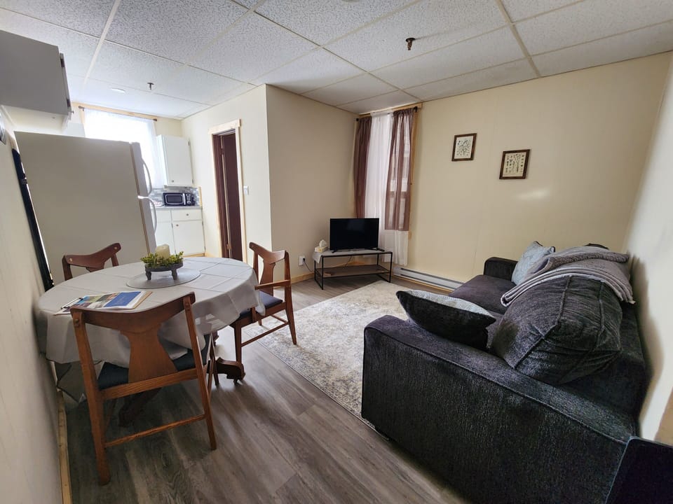 Deluxe Apartment | Living area | 40-inch Smart TV with cable channels, TV