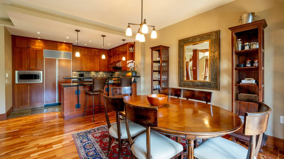 Dining Area & Kitchen