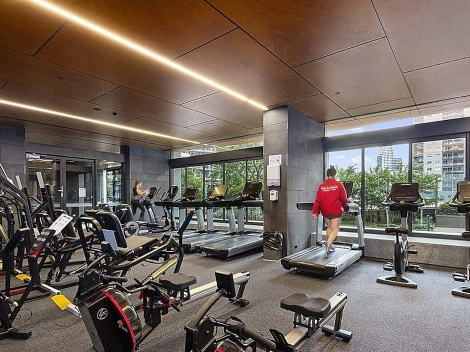 Included with your stay is access to a nearby pool that offers beautiful, sweeping views of the Melbourne CBD