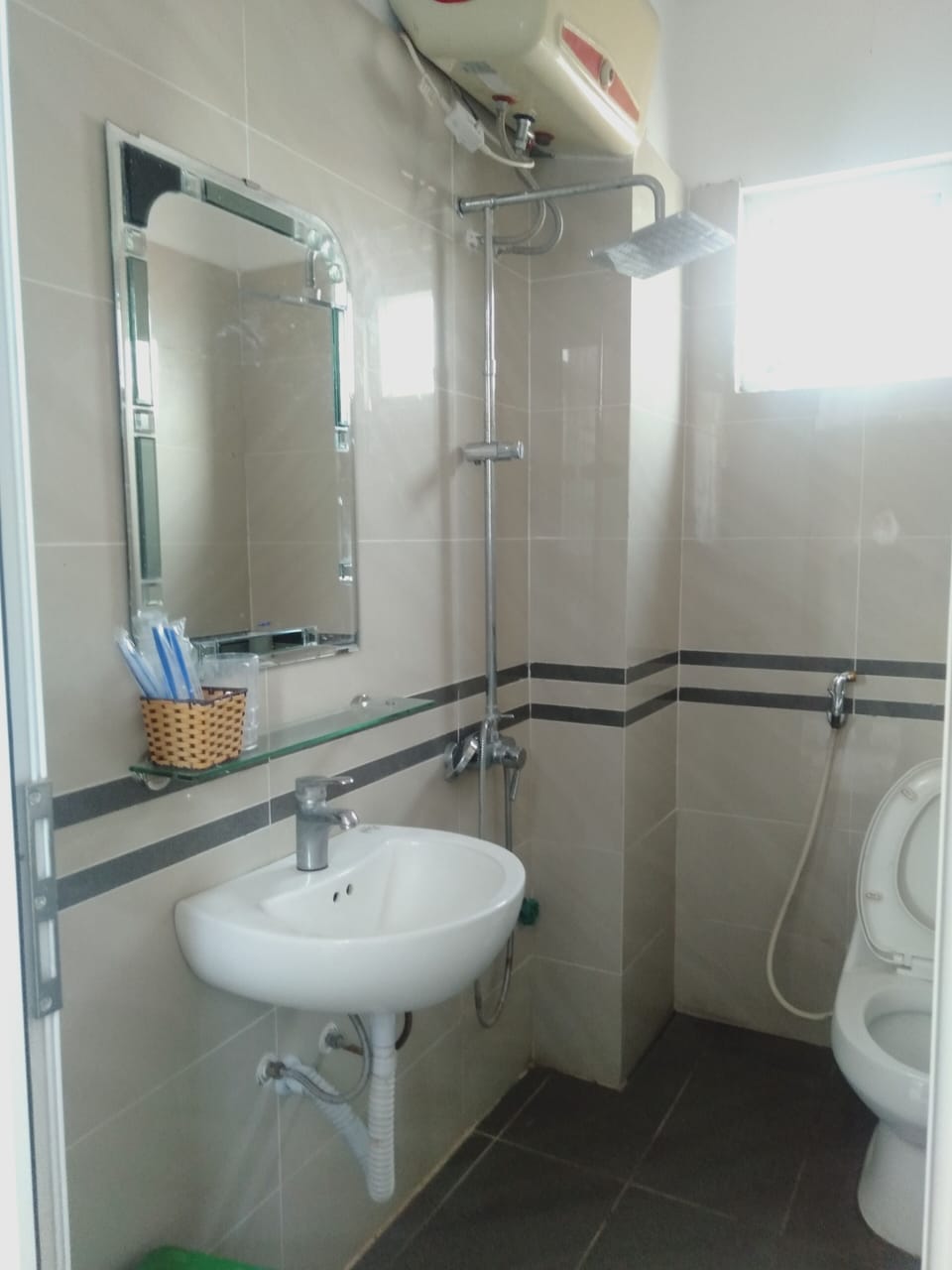City Room | Bathroom | Free toiletries, hair dryer, slippers