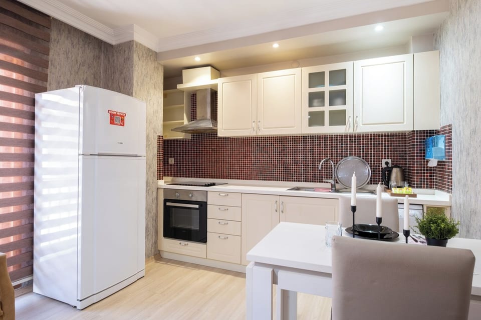 Economy Suite | Private kitchen | Dining tables
