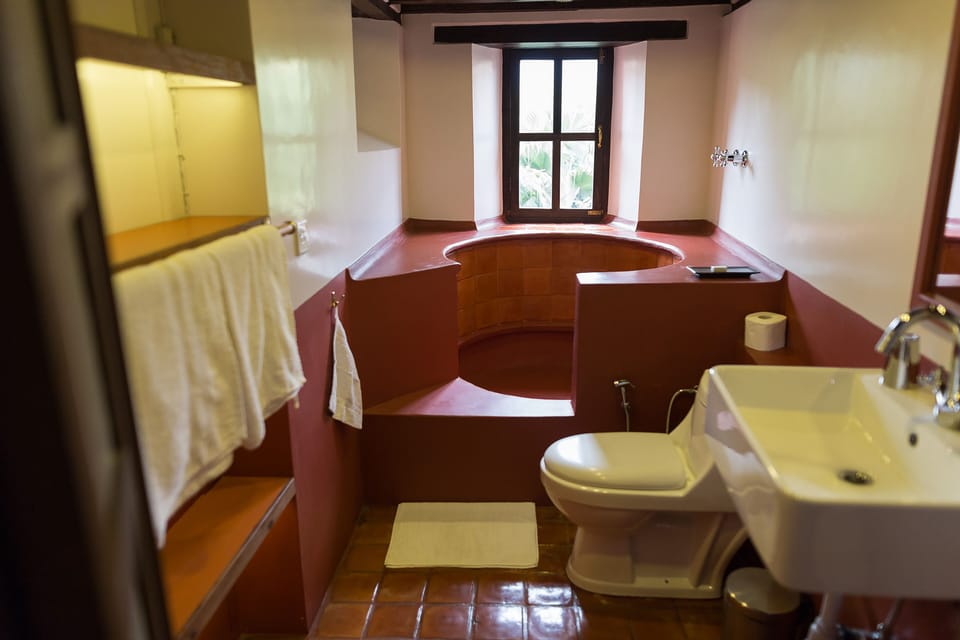 Room | Bathroom | Shower, rainfall showerhead, free toiletries, hair dryer