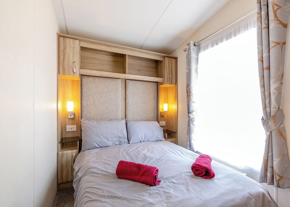 Bedroom, Bed