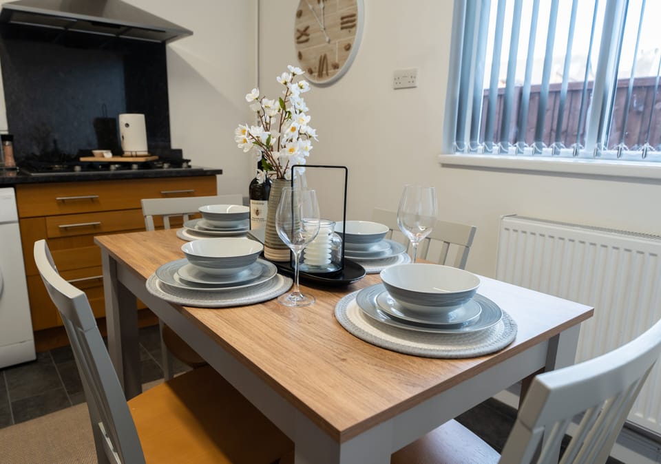 Dinning area & kitchen 