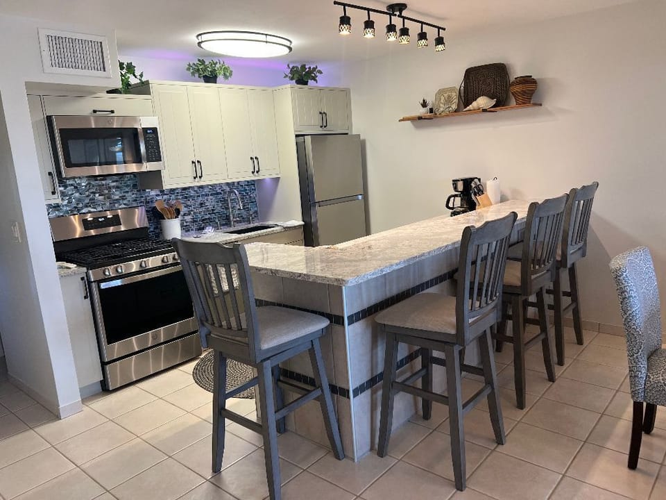 Fully remodeled. Stainless steel Stove, Microwave, Fridge & Beverage Cooler
