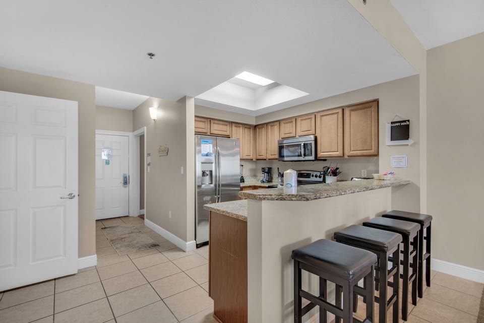 Kitchen and eat-in bar