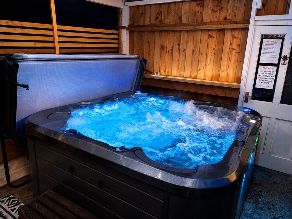 Indoor spa tub