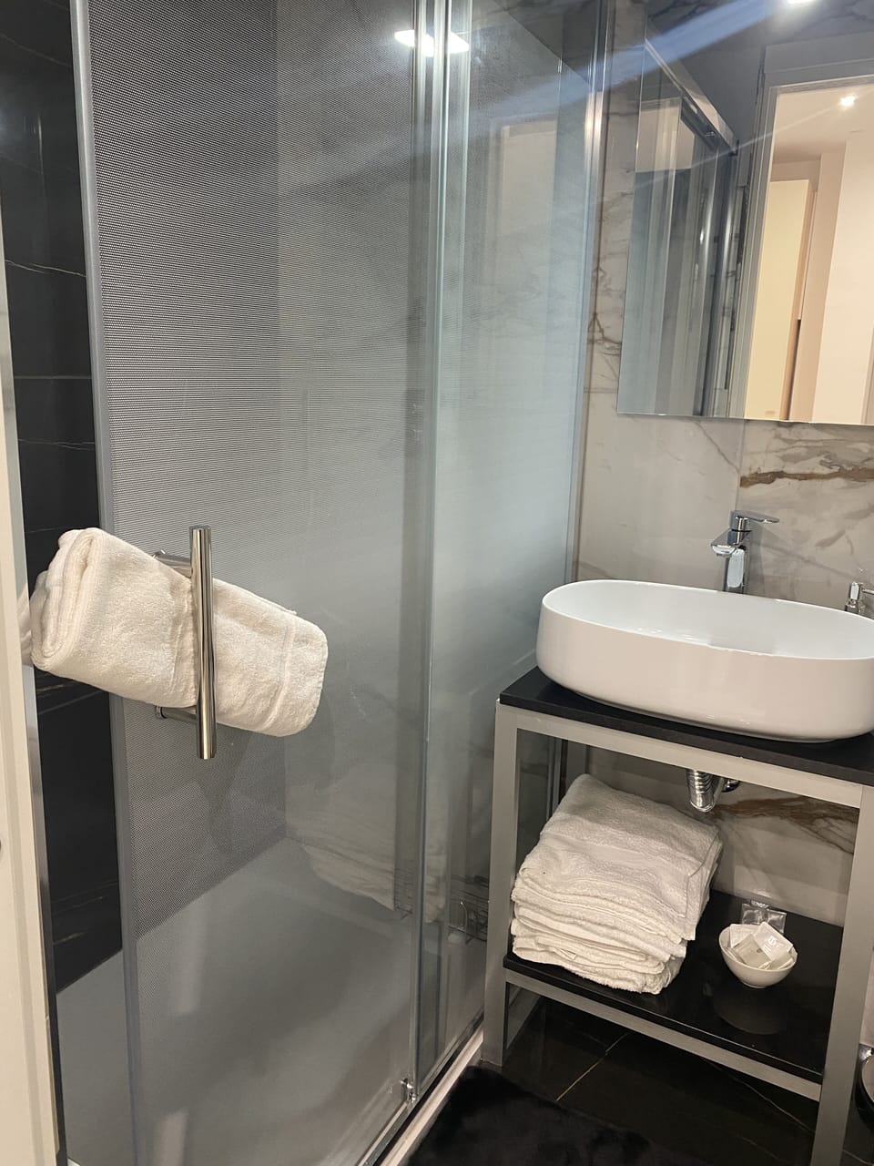Standard Room | Bathroom | Hair dryer, bidet, soap, shampoo