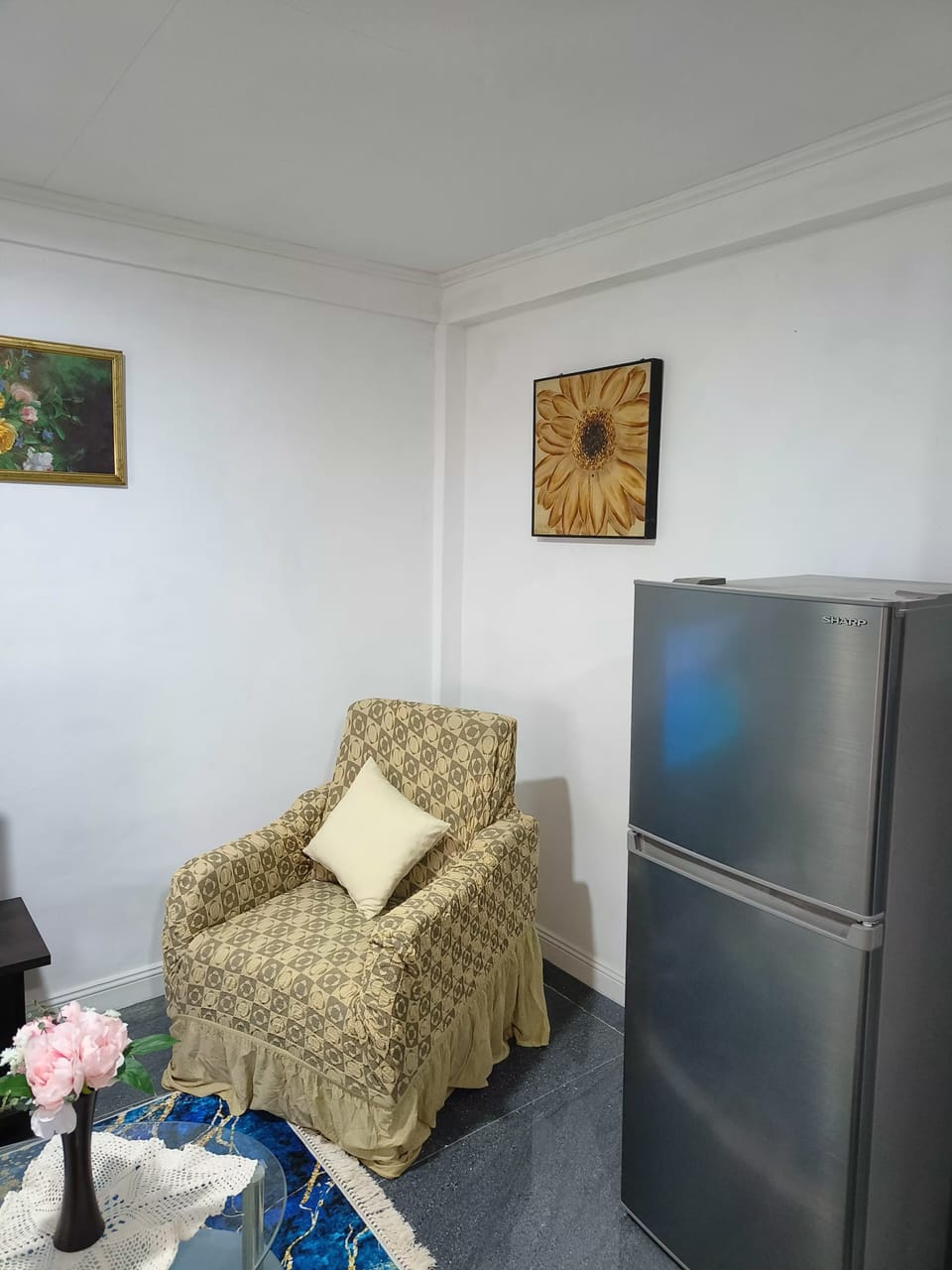 Business Apartment | Living area | 43-inch Smart TV with digital channels, TV, Netflix