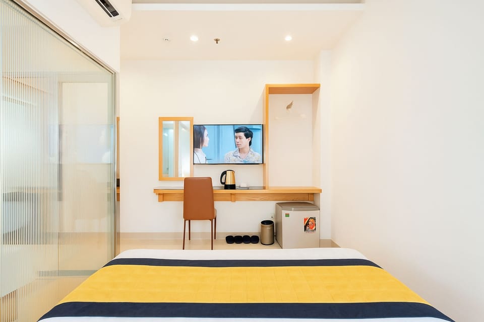 Business Room | Egyptian cotton sheets, premium bedding, memory foam beds, minibar