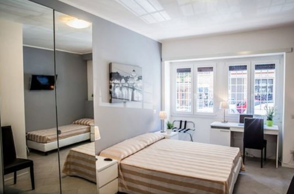 Triple Room | Minibar, in-room safe, desk, free cribs/infant beds