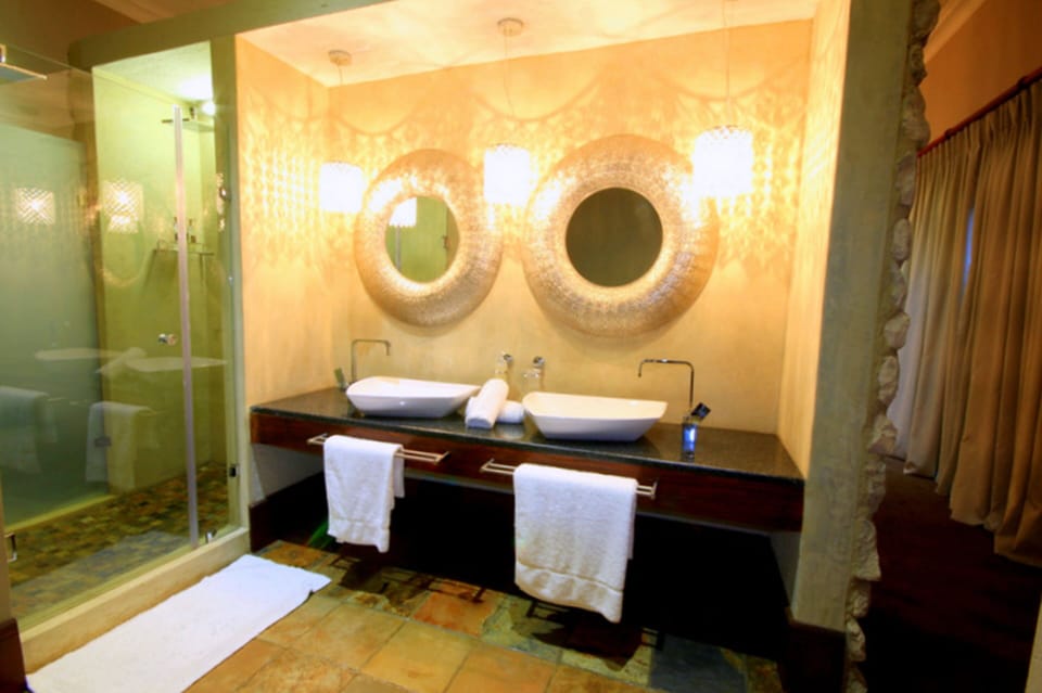 Presidential/Honeymoon Suite | Bathroom sink