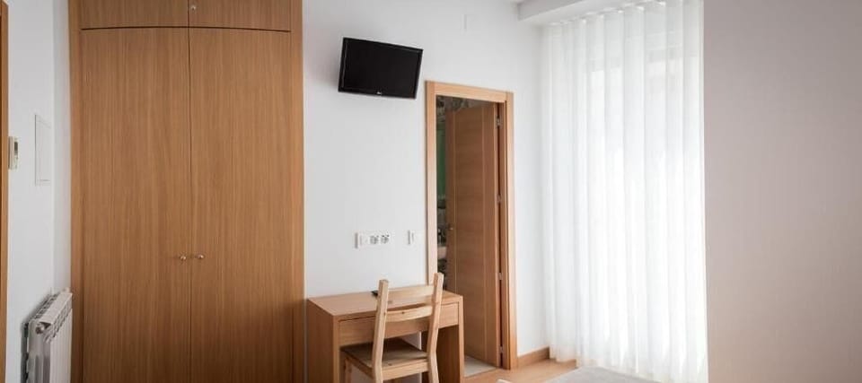 Single Room | Desk, blackout drapes, iron/ironing board (on request), WiFi (free)