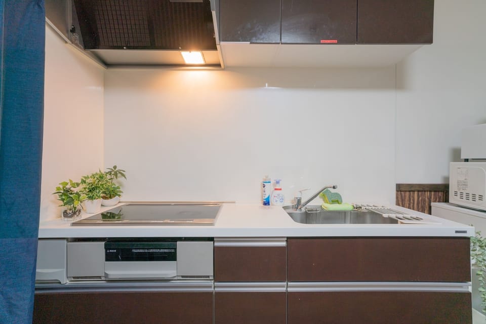 Classic House | Private kitchen | Full-size fridge, microwave, stovetop, dishwasher