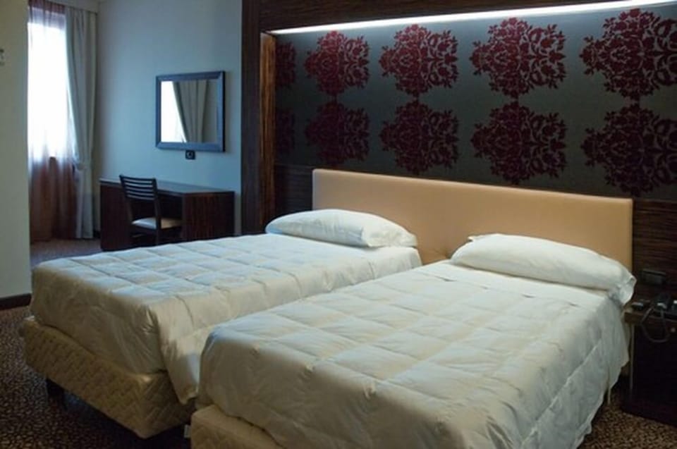 Double Room | Desk, free WiFi, bed sheets