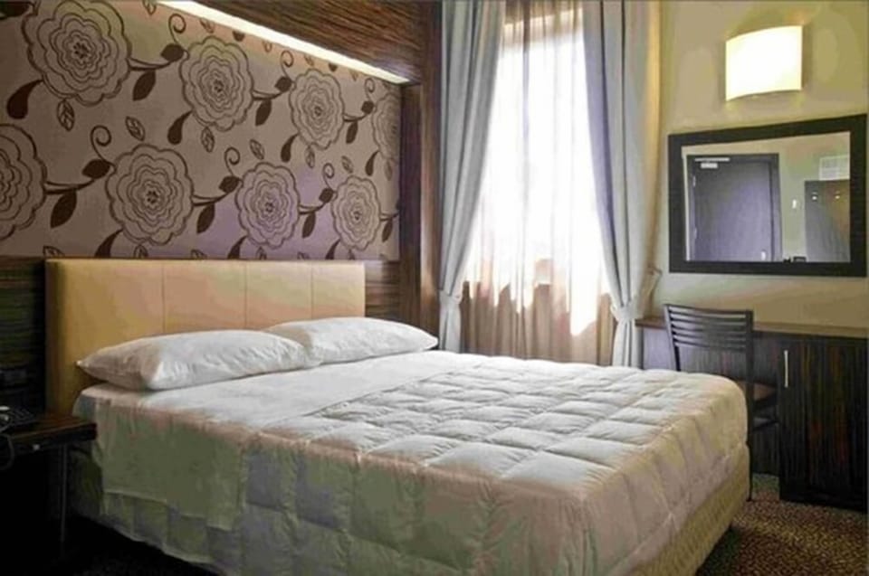 Double or Twin Room | Desk, free WiFi, bed sheets