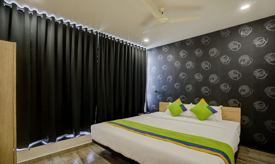 Standard Room | Desk, soundproofing