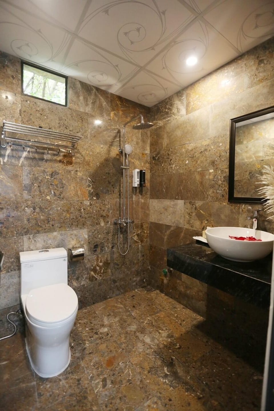 Double Room | Bathroom | Shower, hydromassage showerhead, designer toiletries, hair dryer