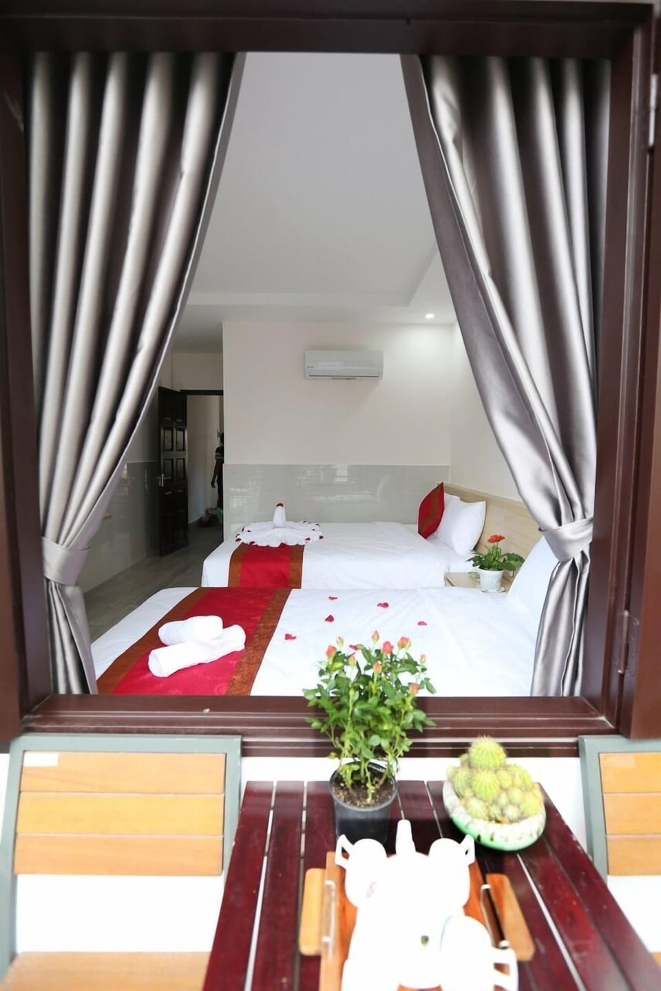 Panoramic Triple Room | Desk, laptop workspace, soundproofing, bed sheets