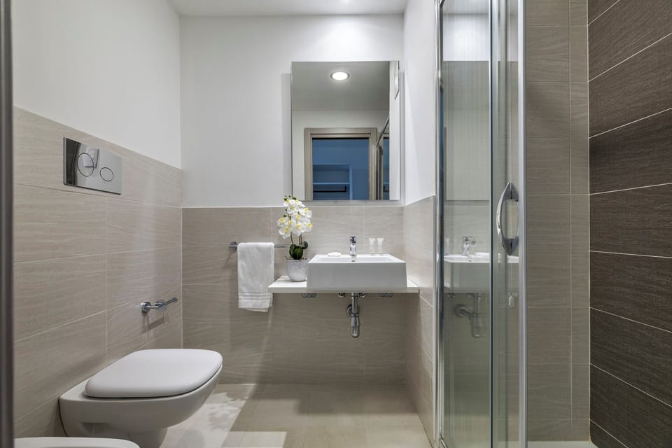 Room, Garden View | Down comforters, in-room safe, desk, soundproofing