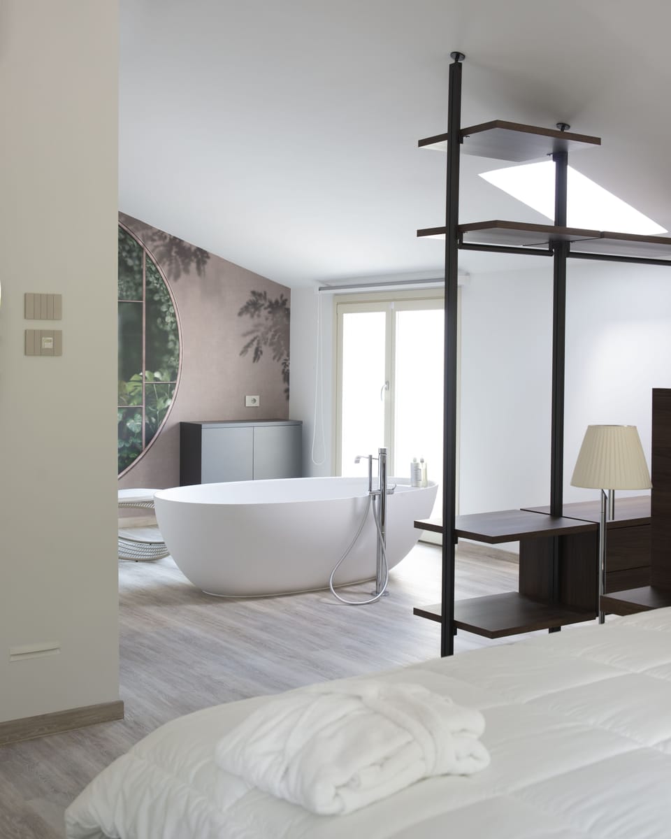 Luxury Studio Suite | Minibar, desk, laptop workspace, free WiFi