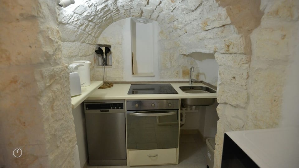Family House | Private kitchen | Full-size fridge, microwave, oven, stovetop