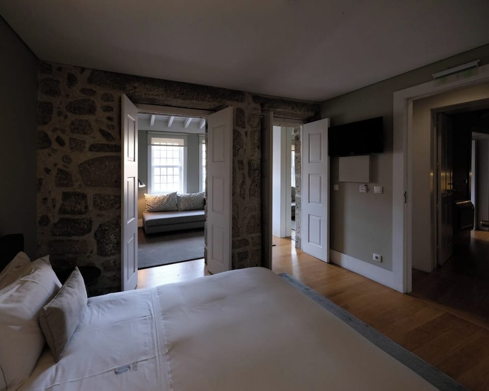 Suite, Garden View | In-room safe, desk, soundproofing, iron/ironing board